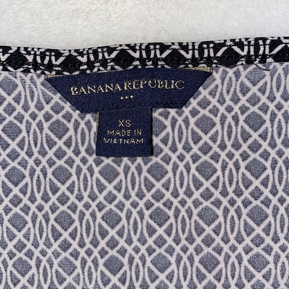 Banana Republic Ruched Scoop Draped Neck-Line Tank - Picture 4 of 7